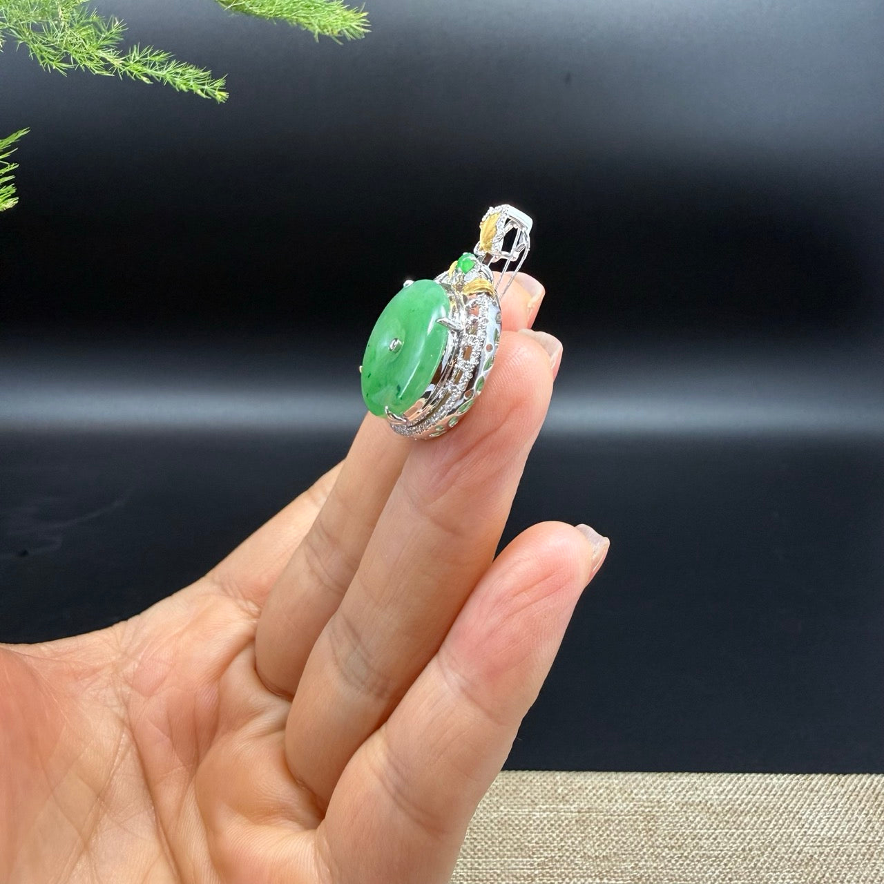 18K Y/W Gold Green Jadeite Jade KouKou Necklace with Diamonds