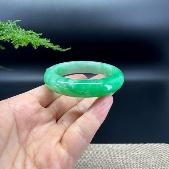 Genuine Burmese Spicy Green Jadeite Jade Bangle Bracelet ( 52.9mm)
