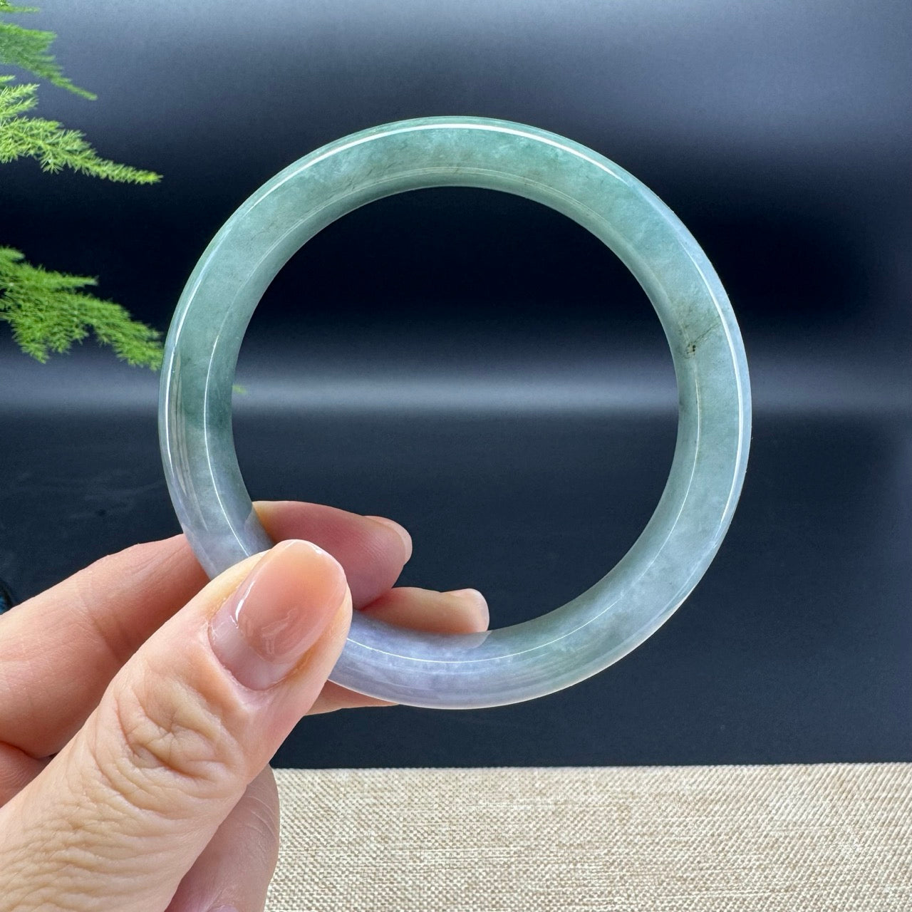 The bangle shape of the half round.The bangle color is lavender and green.