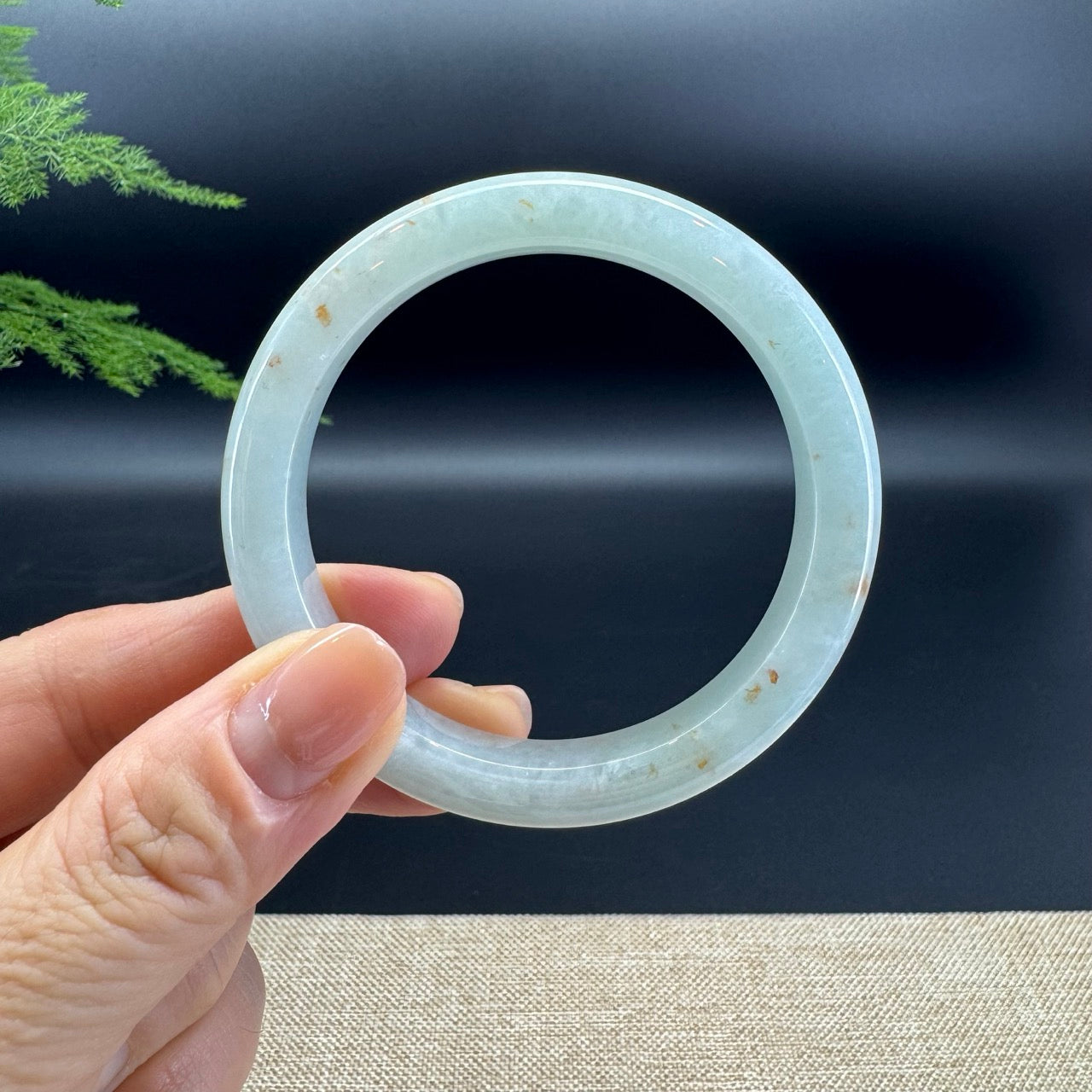 The bangle shape of the half round.The bangle color is icy green and some sajin.