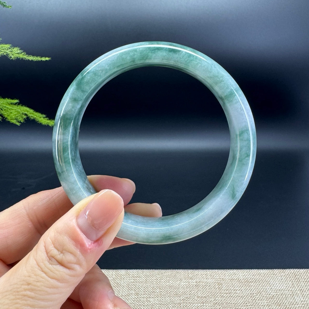 The bangle shape of the half round.The bangle color is icy blue flower.