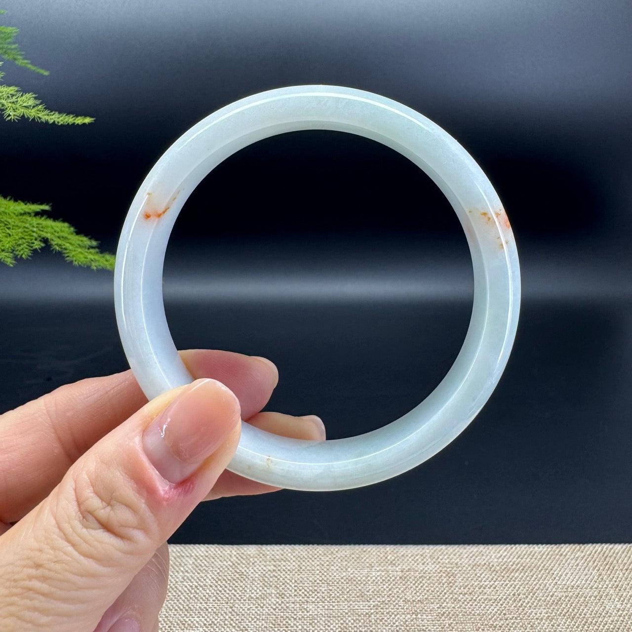 The bangle shape of the half round.The bangle color is icy green and a bit of sajin.