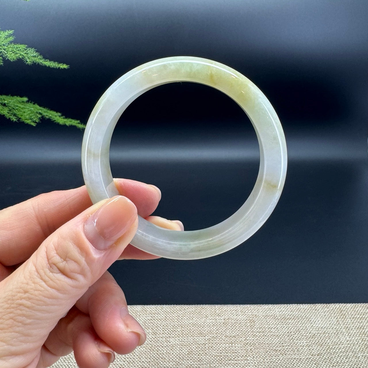 The bangle shape of the half round.The bangle color is icy yellow.
