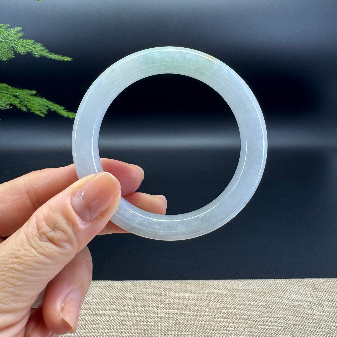 The bangle shape of the round.The bangle color is lavender green.