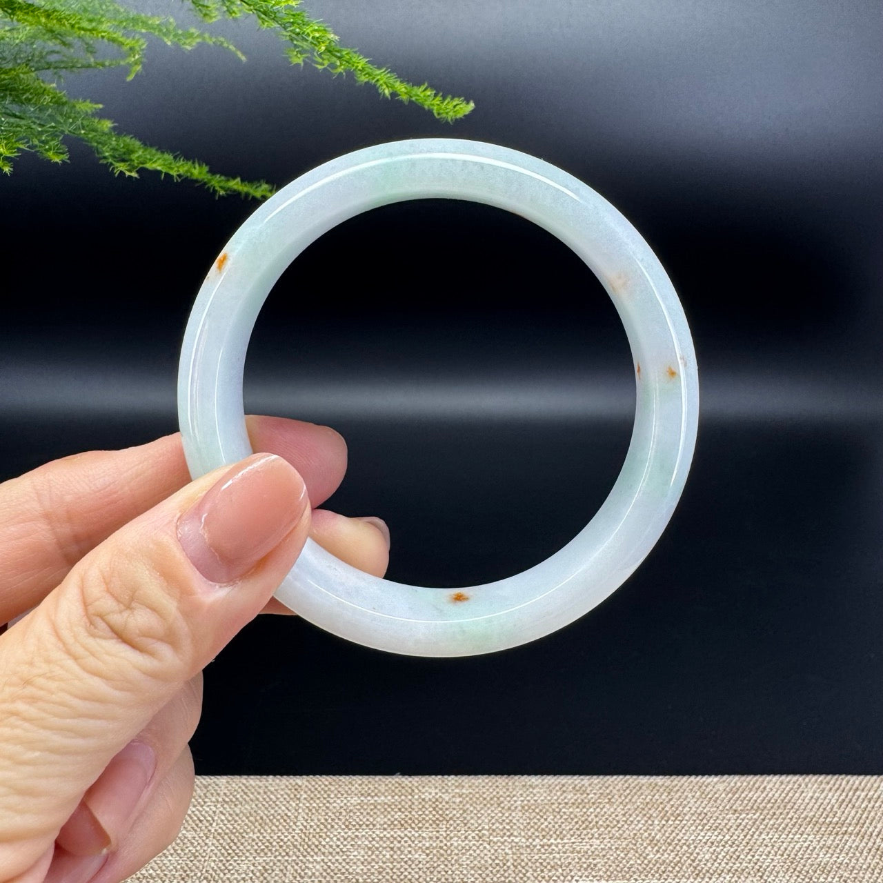 The bangle shape of the half round.The bangle color is icy green and some sajin.