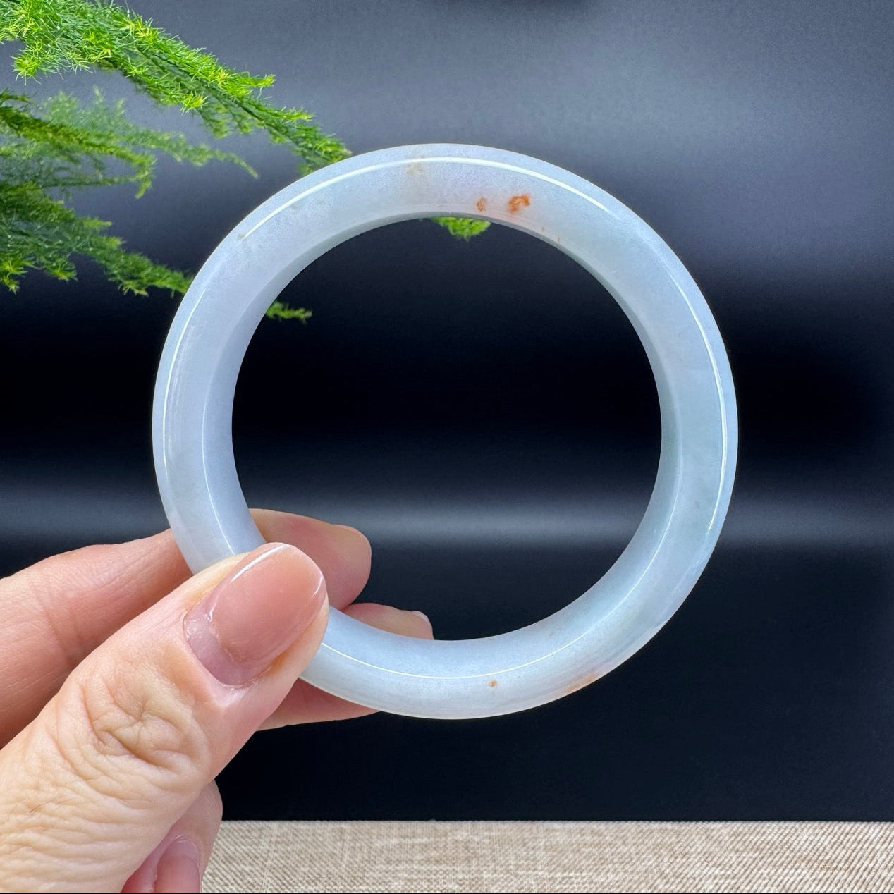 The bangle shape of the half round.The bangle color is lavender and some sajin.