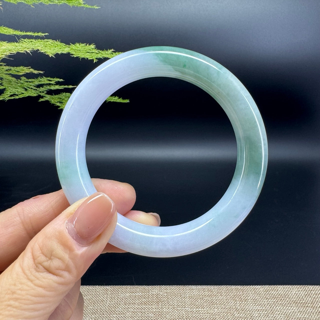 The bangle shape of the round.The bangle color is lavender green.