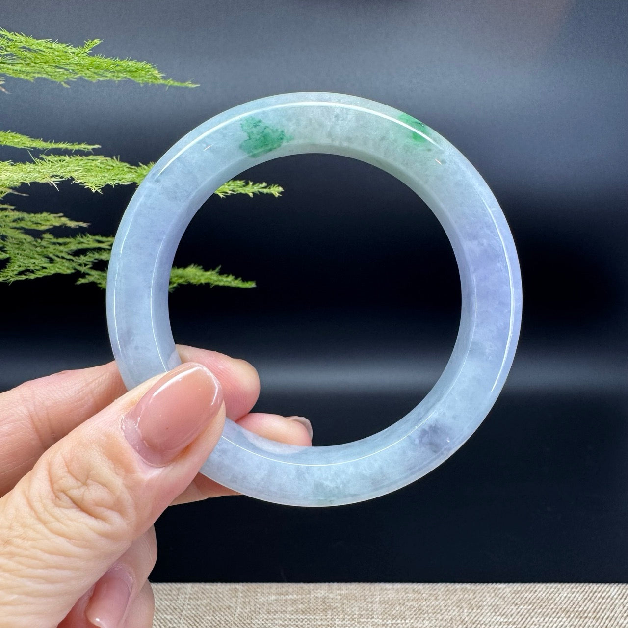 The bangle shape of the half round.The bangle color is lavender green.