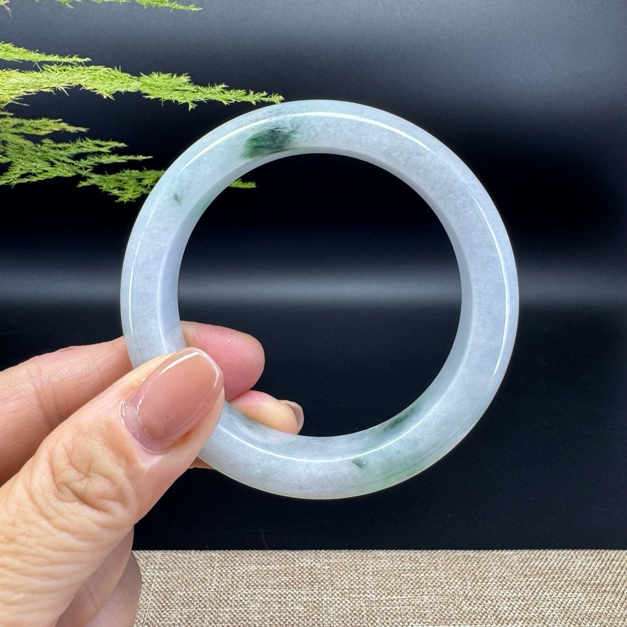 The bangle shape of the half round.The bangle color is lavender green.