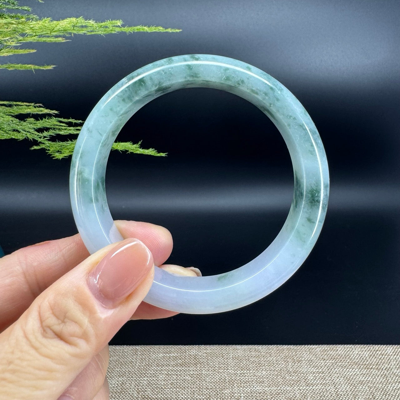 The bangle shape of the half round.The bangle color is lavender green.