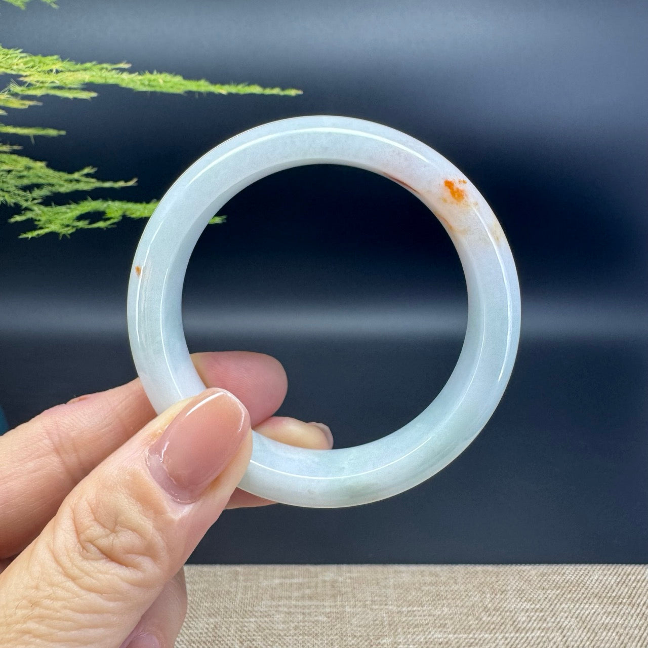 The bangle shape of the half round.The bangle color is icy green and some sajin.