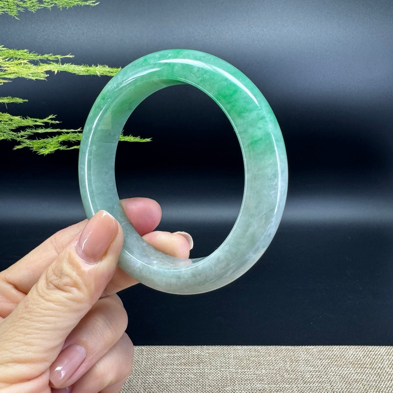 Genuine Burmese Green Jade Jadeite Bangle Bracelet ( 59.4mm )