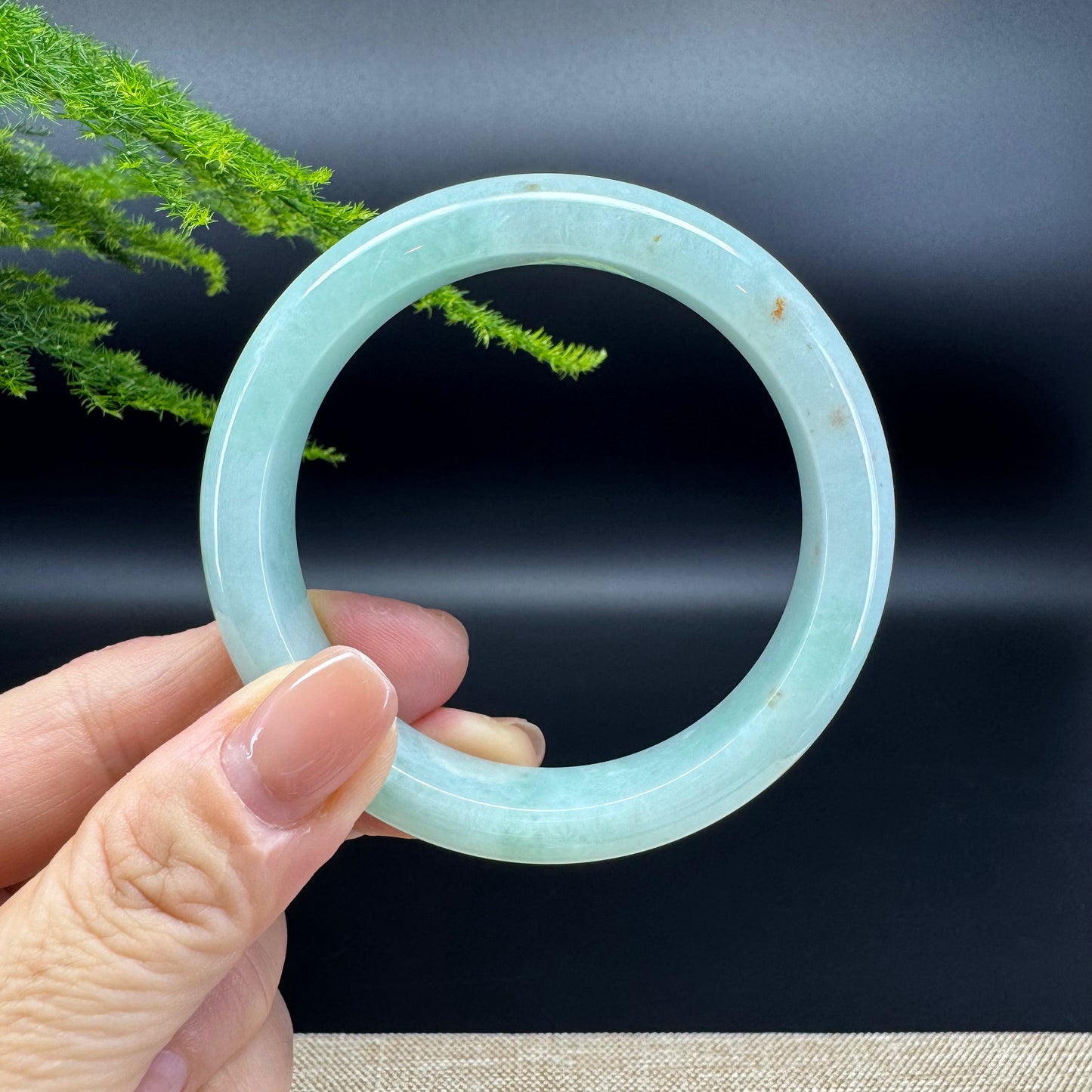 The bangle shape of the half round.The bangle color is icy green and some sajin.