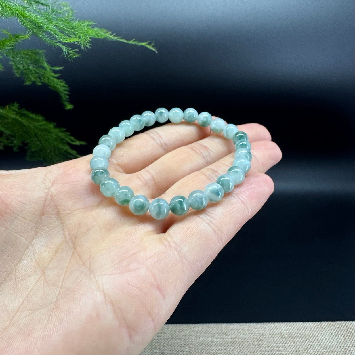 The beads shape of the round.The beads color is icy green.