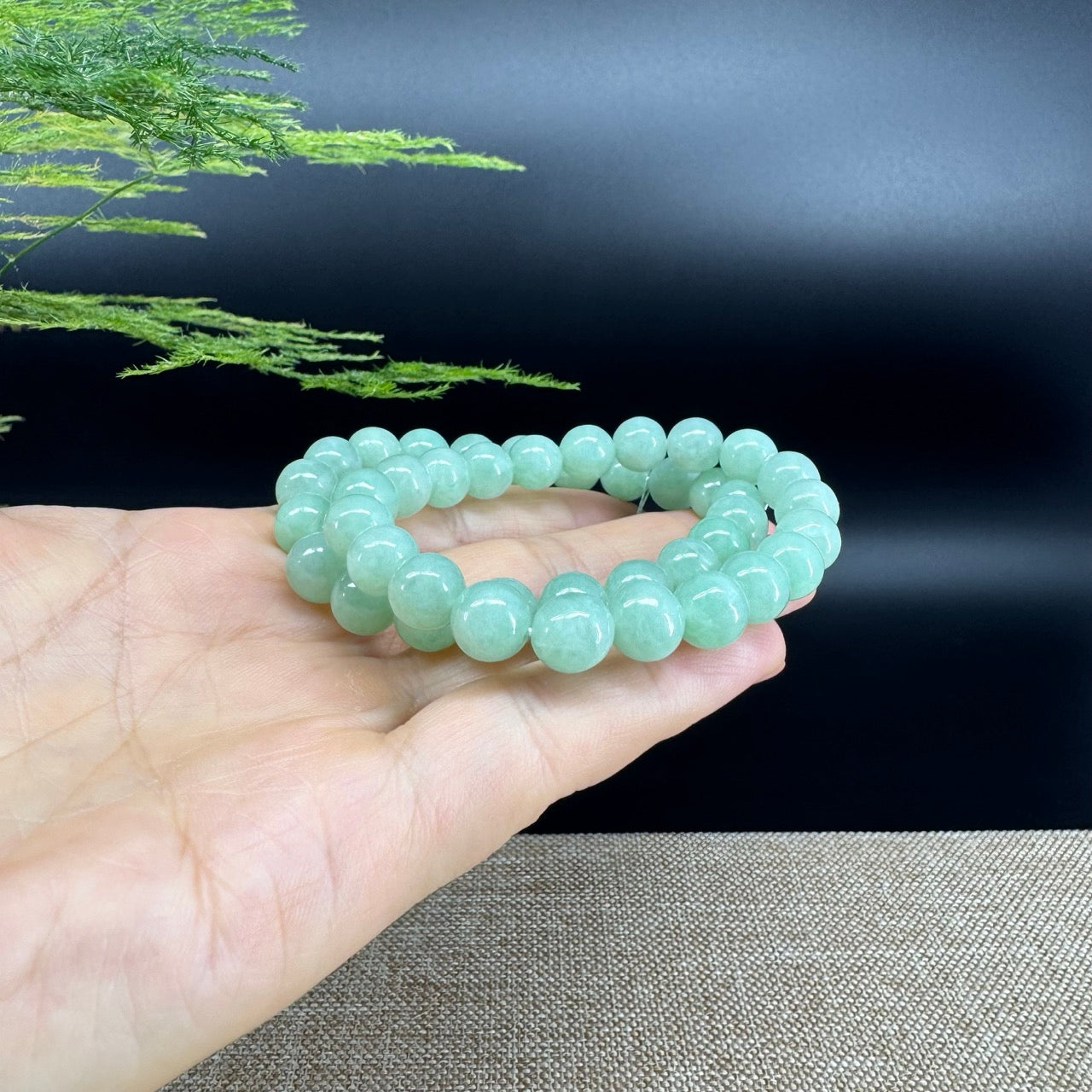 Genuine Jadeite Jade Round Apple Green  Beads Bracelet (8.5 mm)