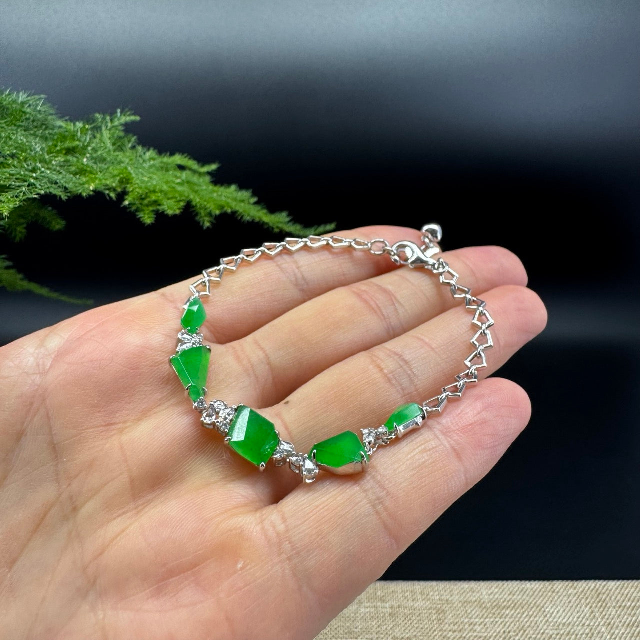 18K White Gold Imperial Green Jadeite Jade Bracelet With Diamonds