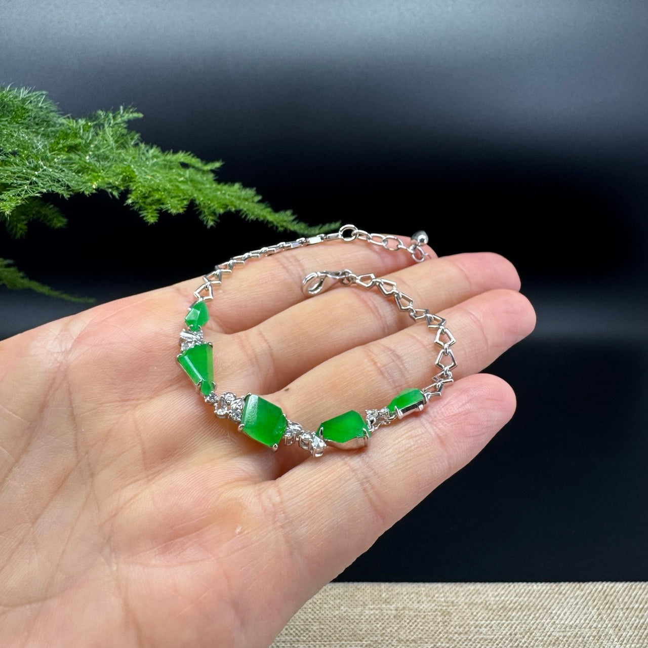 18K White Gold Imperial Green Jadeite Jade Bracelet With Diamonds