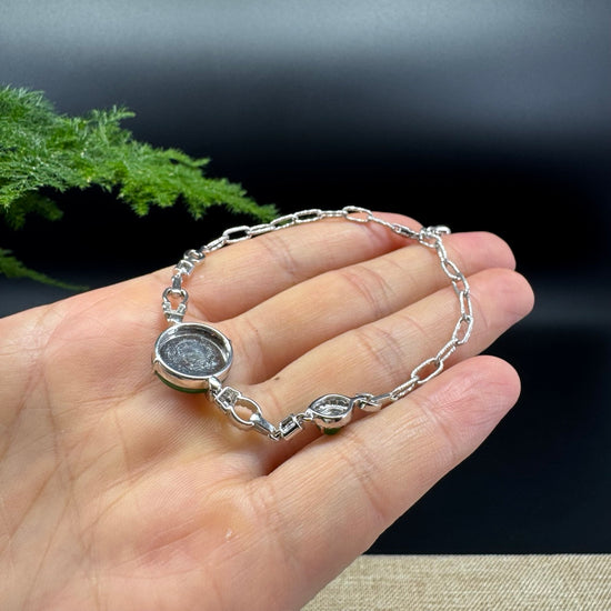 18K White Gold Imperial Green Koukou Jadeite Jade Bracelet With Diamonds