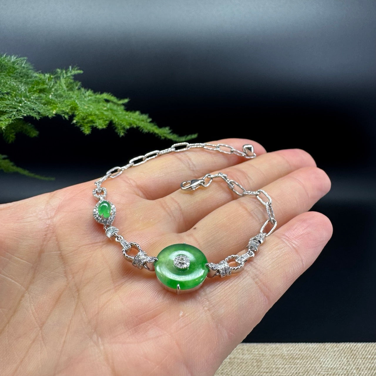 18K White Gold Imperial Green Koukou Jadeite Jade Bracelet With Diamonds