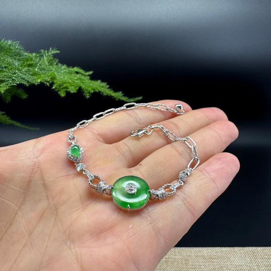 18K White Gold Imperial Green Koukou Jadeite Jade Bracelet With Diamonds