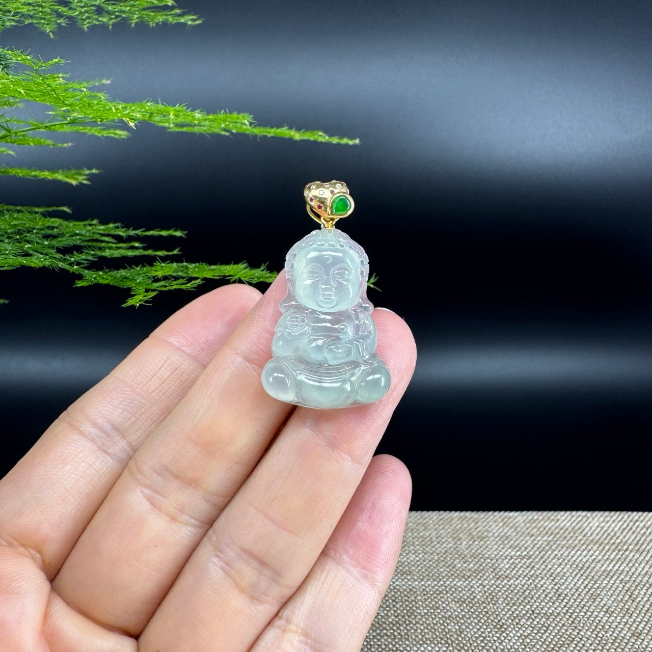 The pendant shape of the baby buddha.The pendant color is icy green.