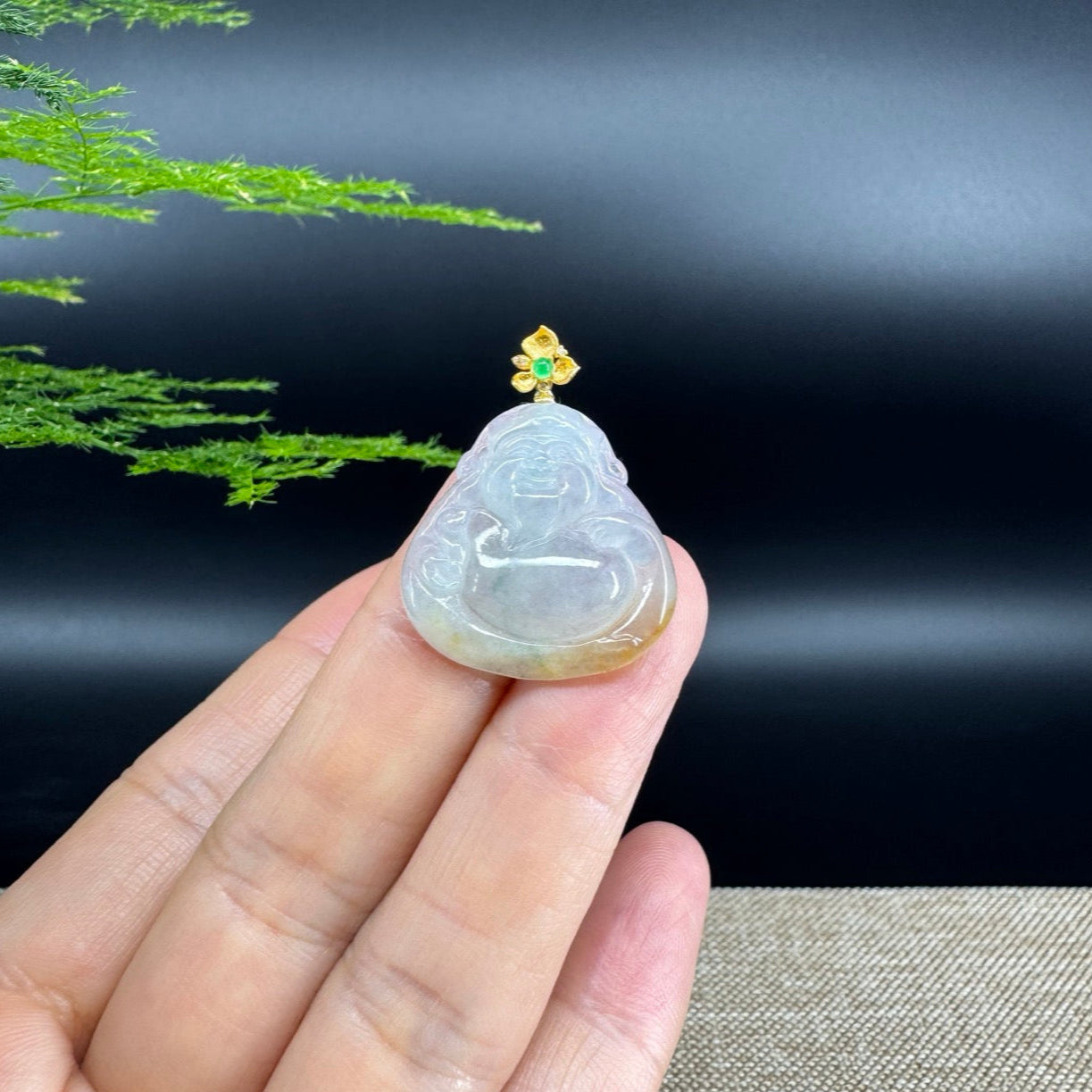 The pendant shape of the buddha.The pendant color is icy yellow.