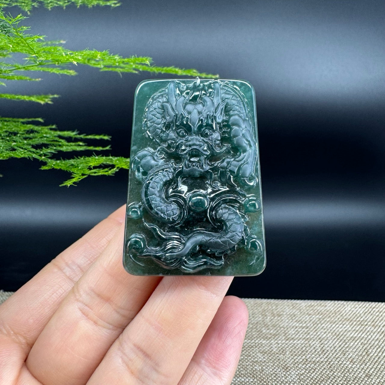 The pendant shape of the dragon.The pendant color is blue.
