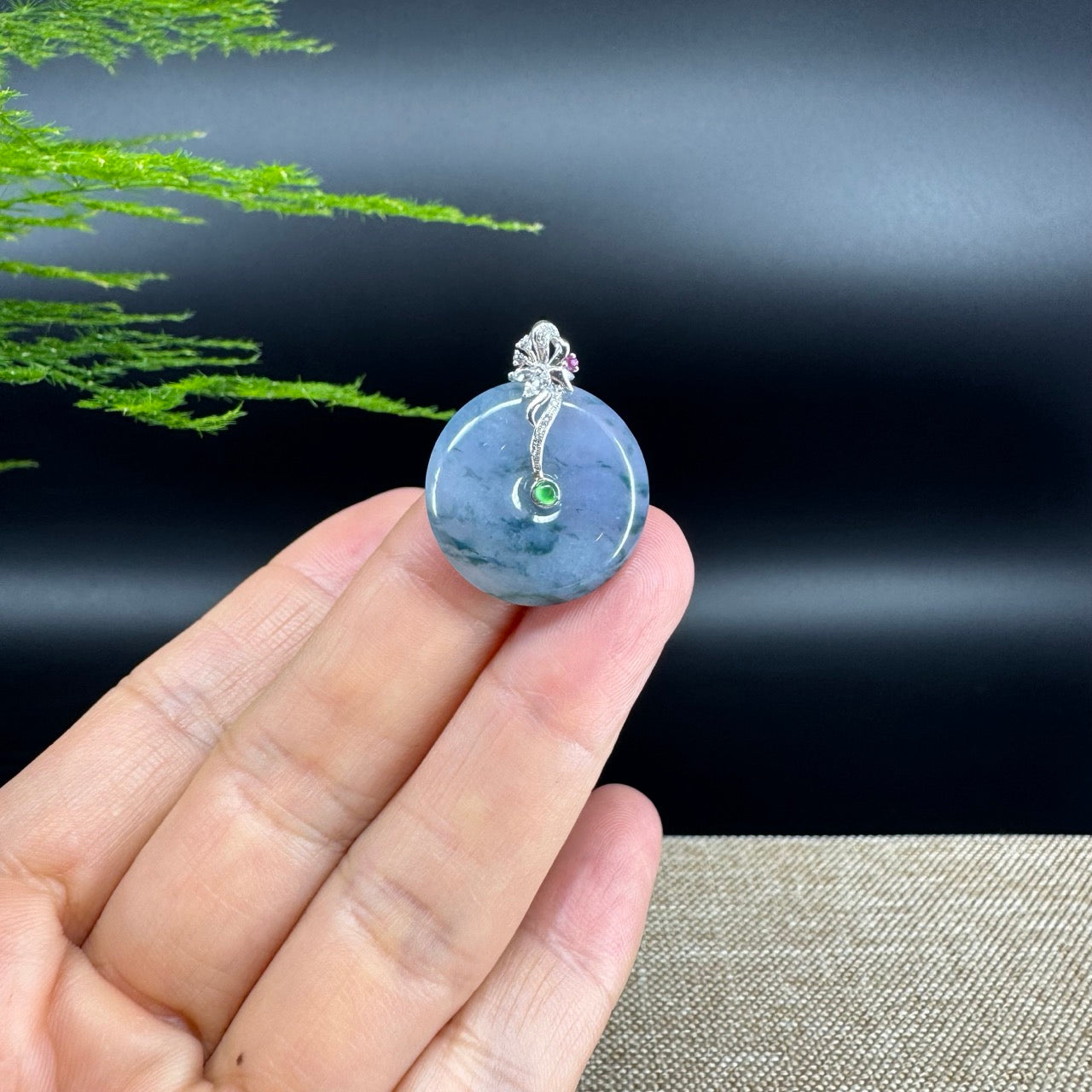 The pendant shape of the koukou.The pendant color is blue.
