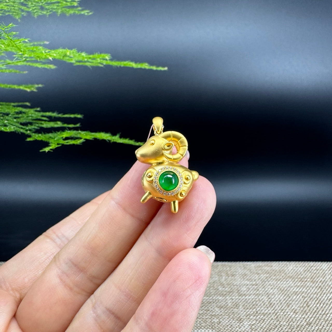The pendant shape of the sheep.The jade color is imperial green.