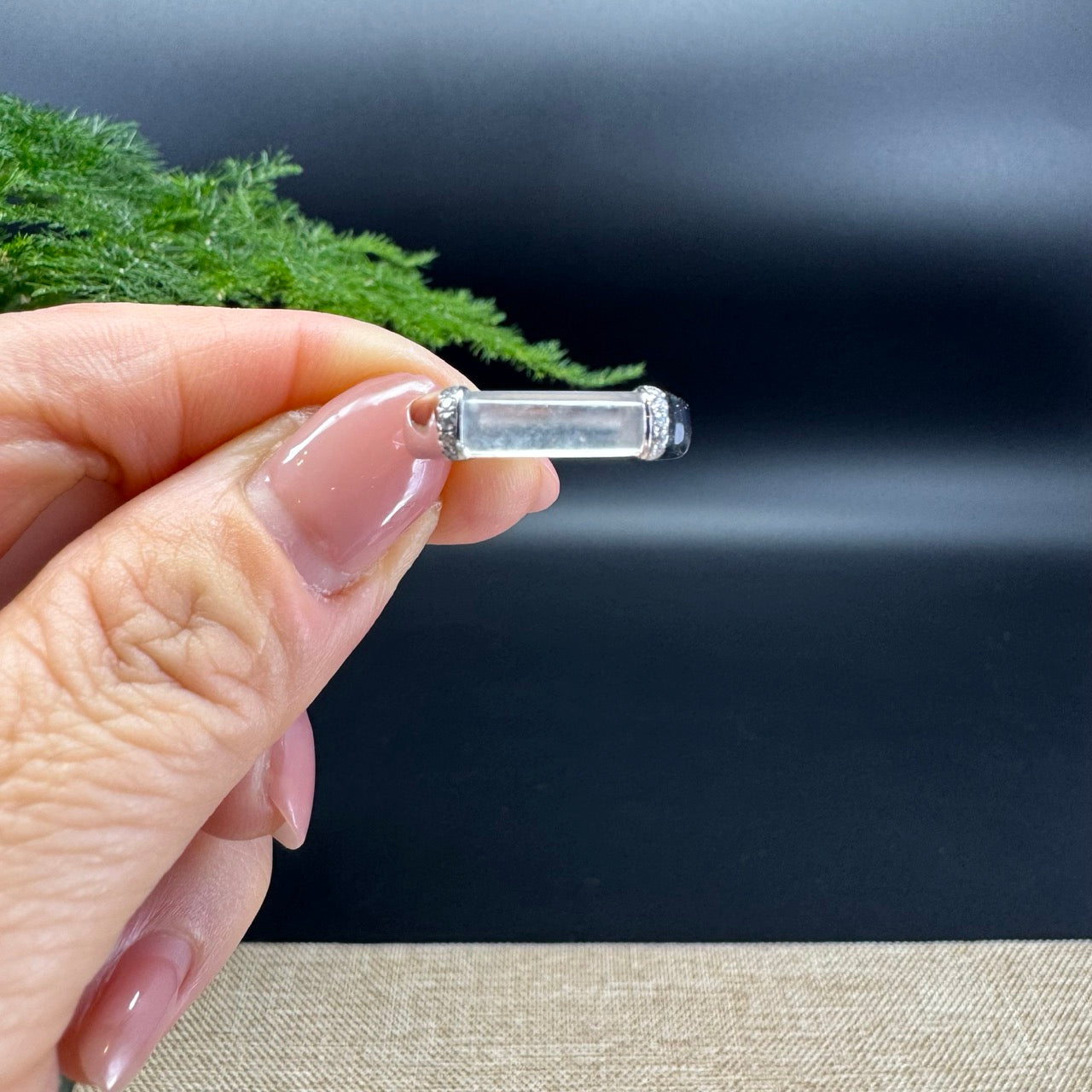 The shape of the ring is bamboo.The ring color is icy.