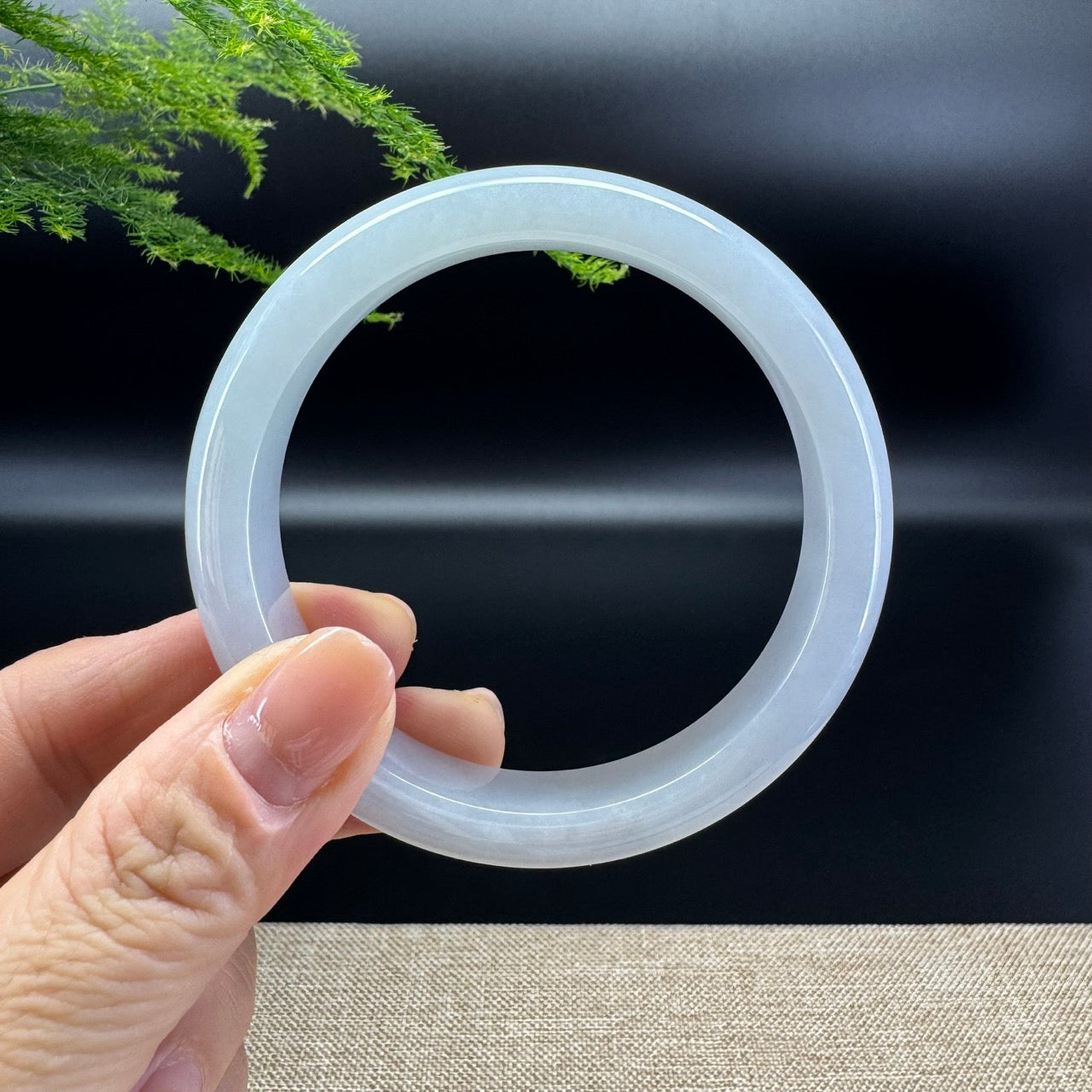 The bangle shape of the half round.The bangle color is lavender green.