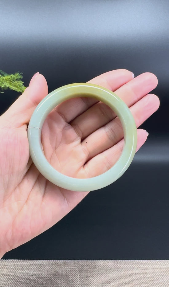Load and play video in Gallery viewer, Genuine Burmese Yellow Green Jade Jadeite Bangle Bracelet ( 56.7mm )
