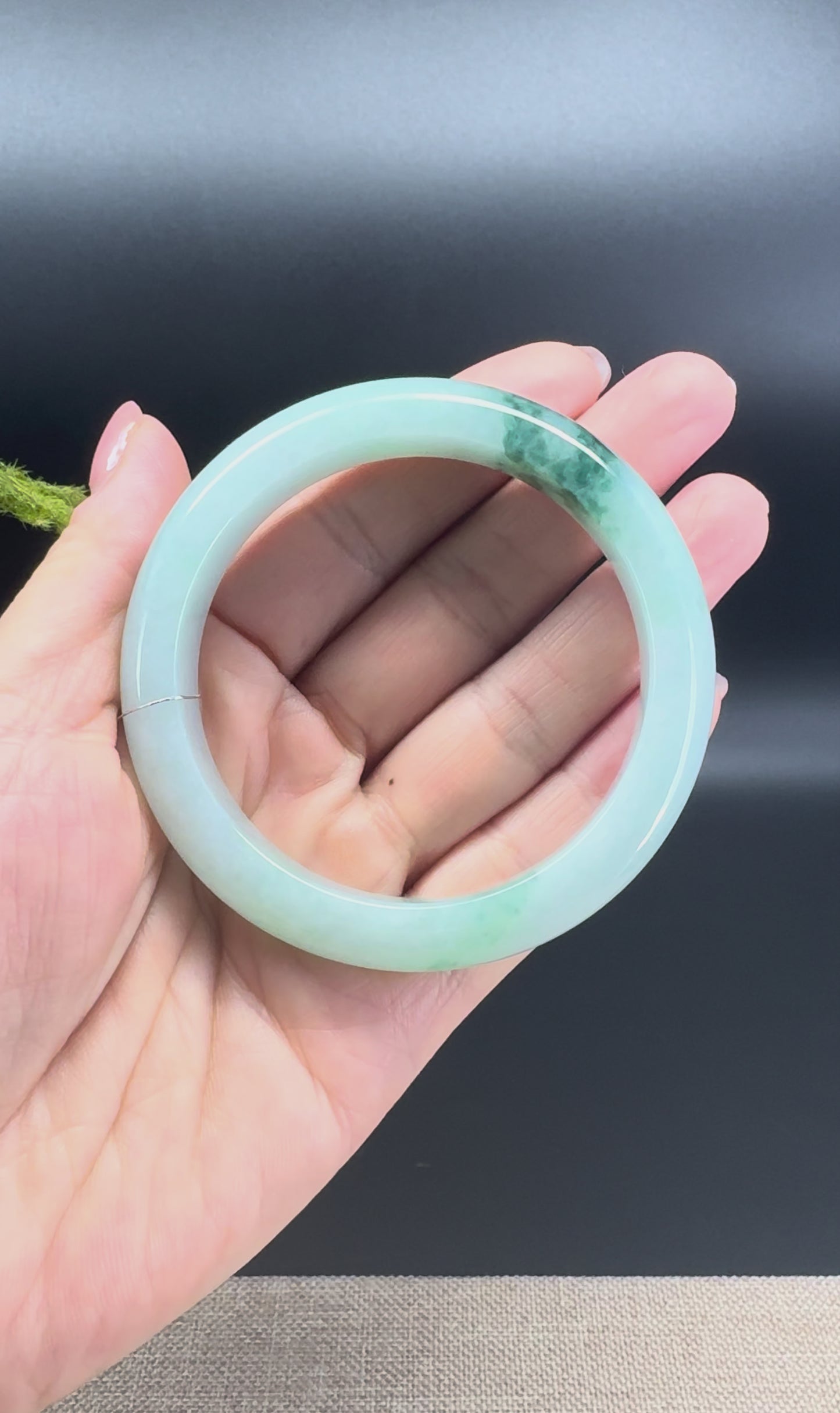 Load and play video in Gallery viewer, Genuine Burmese Green Jade Jadeite Bangle Bracelet ( 57mm )
