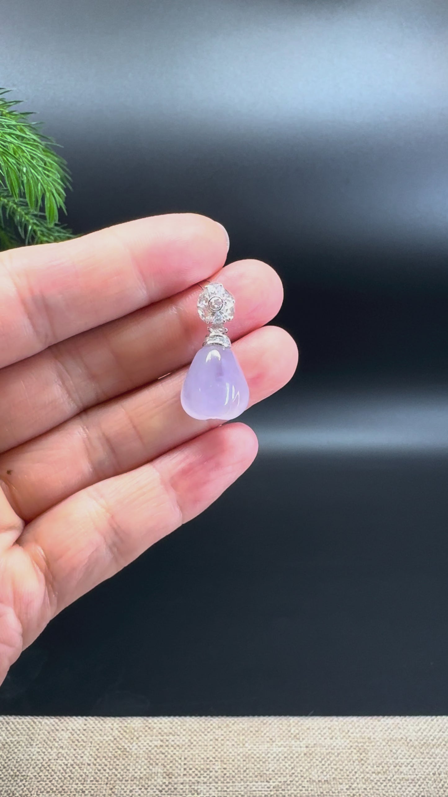 Load and play video in Gallery viewer, 18k White Gold Genuine Icy Jadeite Jade Melon Pendant Necklace With Diamonds
