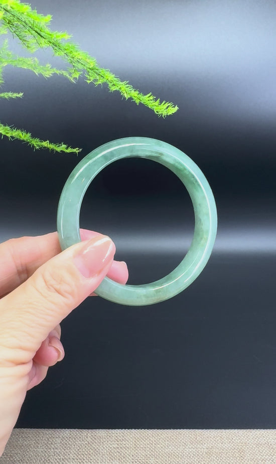 Load and play video in Gallery viewer, Genuine Burmese Green Jade Jadeite Bangle Bracelet ( 56.7mm )
