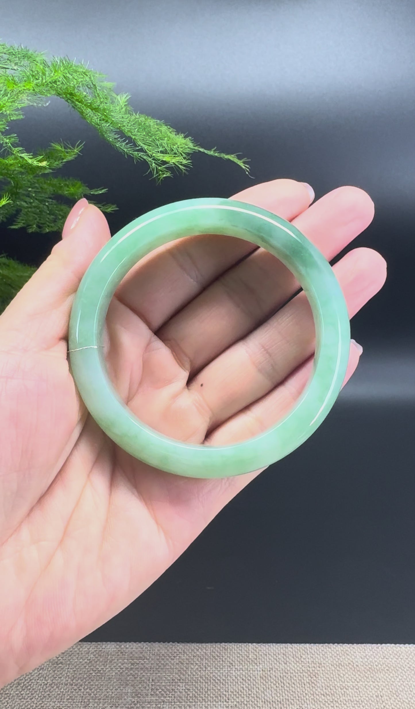 Load and play video in Gallery viewer, Genuine Burmese Apple Green Jade Jadeite Bangle Bracelet ( 57.1mm )
