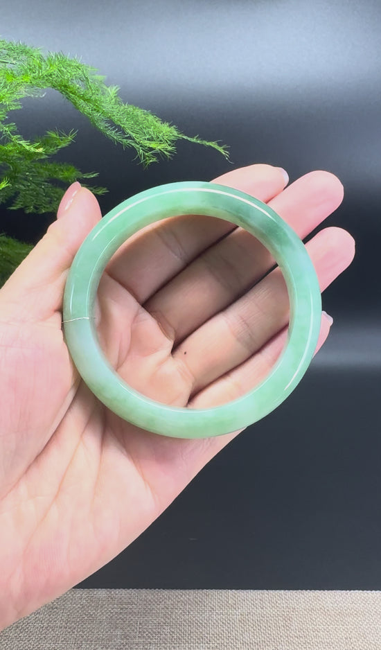 Load and play video in Gallery viewer, Genuine Burmese Apple Green Jade Jadeite Bangle Bracelet ( 57.1mm )
