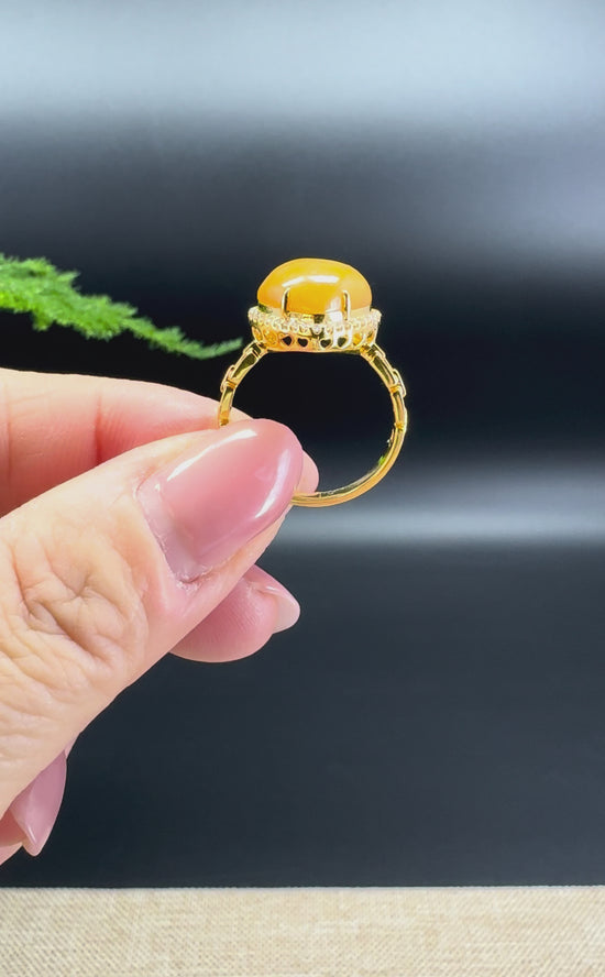 Load and play video in Gallery viewer, RealJade® 18K Yellow Gold Honey Yellow Jadeite Jade Heart shape Ring
