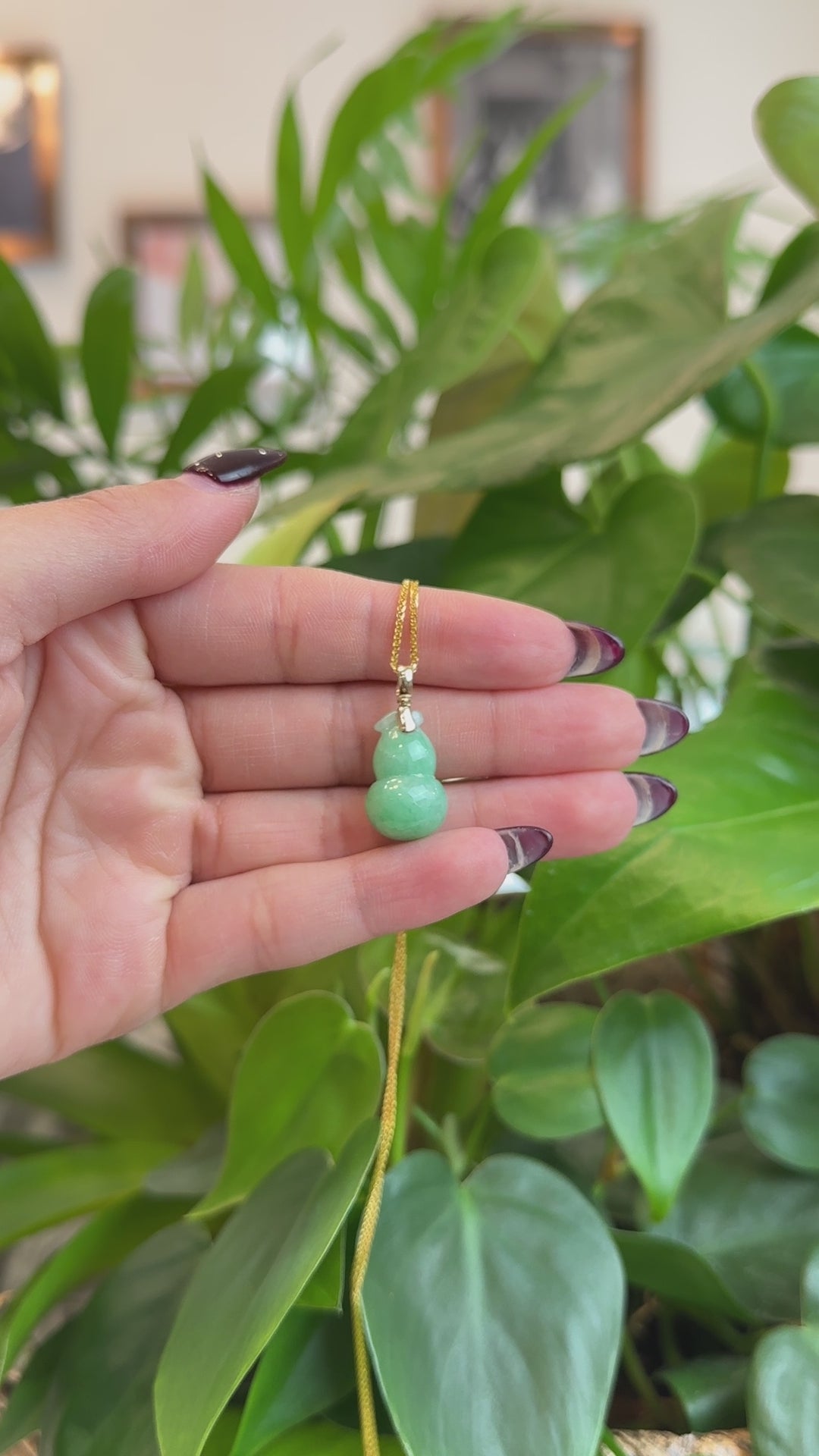Load and play video in Gallery viewer, RealJade® Co. 14K Yellow Gold Jadeite Jade Good Luck Hulu Bottle Gourd Necklace
