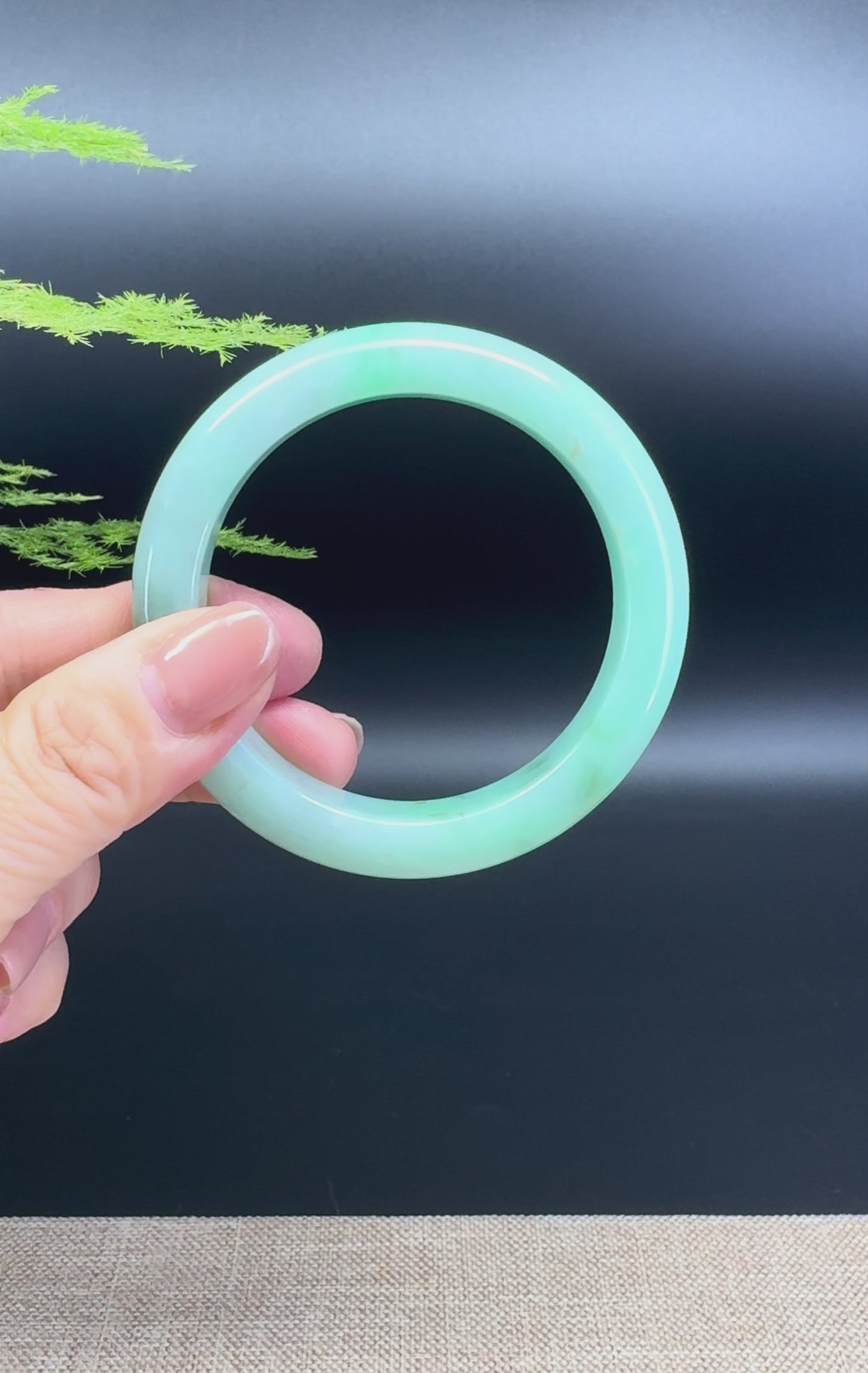 Load and play video in Gallery viewer, Genuine Burmese Green Jade Jadeite Bangle Bracelet ( 53.5mm )
