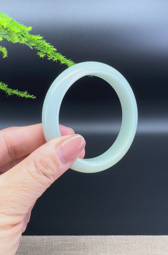 Load and play video in Gallery viewer, Genuine Burmese Yellow Green Jade Jadeite Bangle Bracelet ( 55.9mm )
