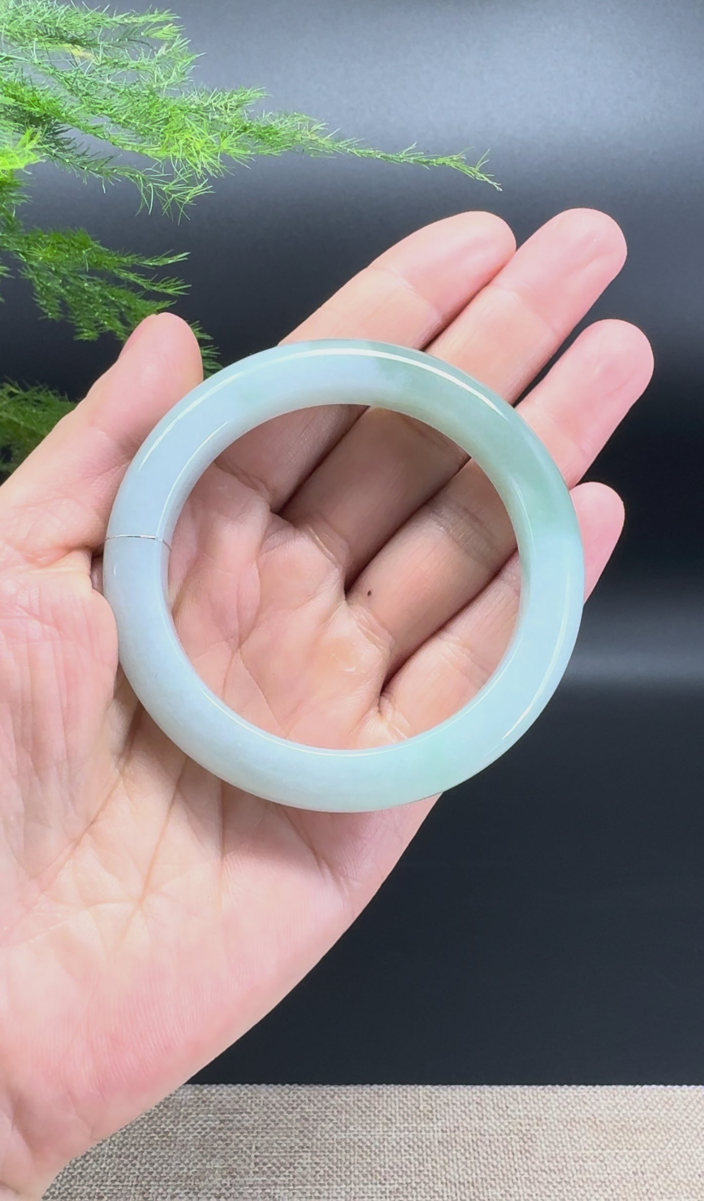 Load and play video in Gallery viewer, Genuine Burmese Green Jade Jadeite Bangle Bracelet ( 52.6mm )
