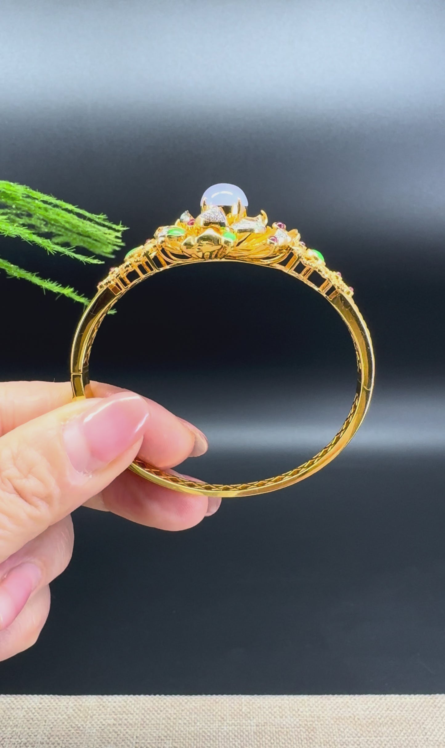 Load and play video in Gallery viewer, RealJade Luxury 18K Yellow Gold Genuine Multicolor Jadeite Jade Bracelet With Diamonds
