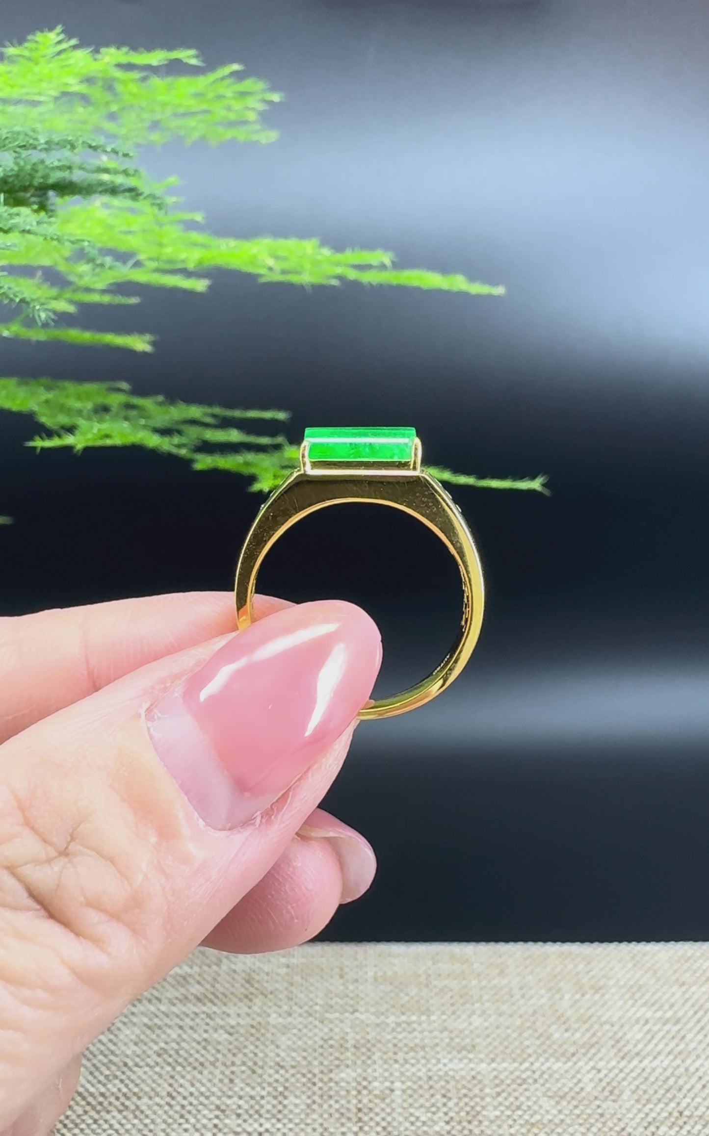 Load and play video in Gallery viewer, RealJade® &amp;quot;Signature Signet&amp;quot; 18K Yellow Gold  Imperial Green Jadeite Jade Diamonds Classic Ring
