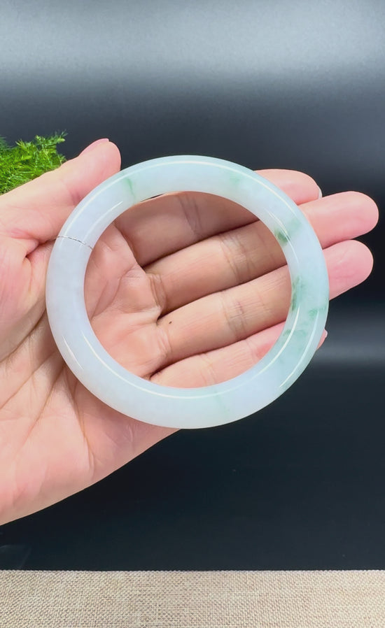 Load and play video in Gallery viewer, Genuine Burmese Green Jade Jadeite Bangle Bracelet ( 56.1mm )
