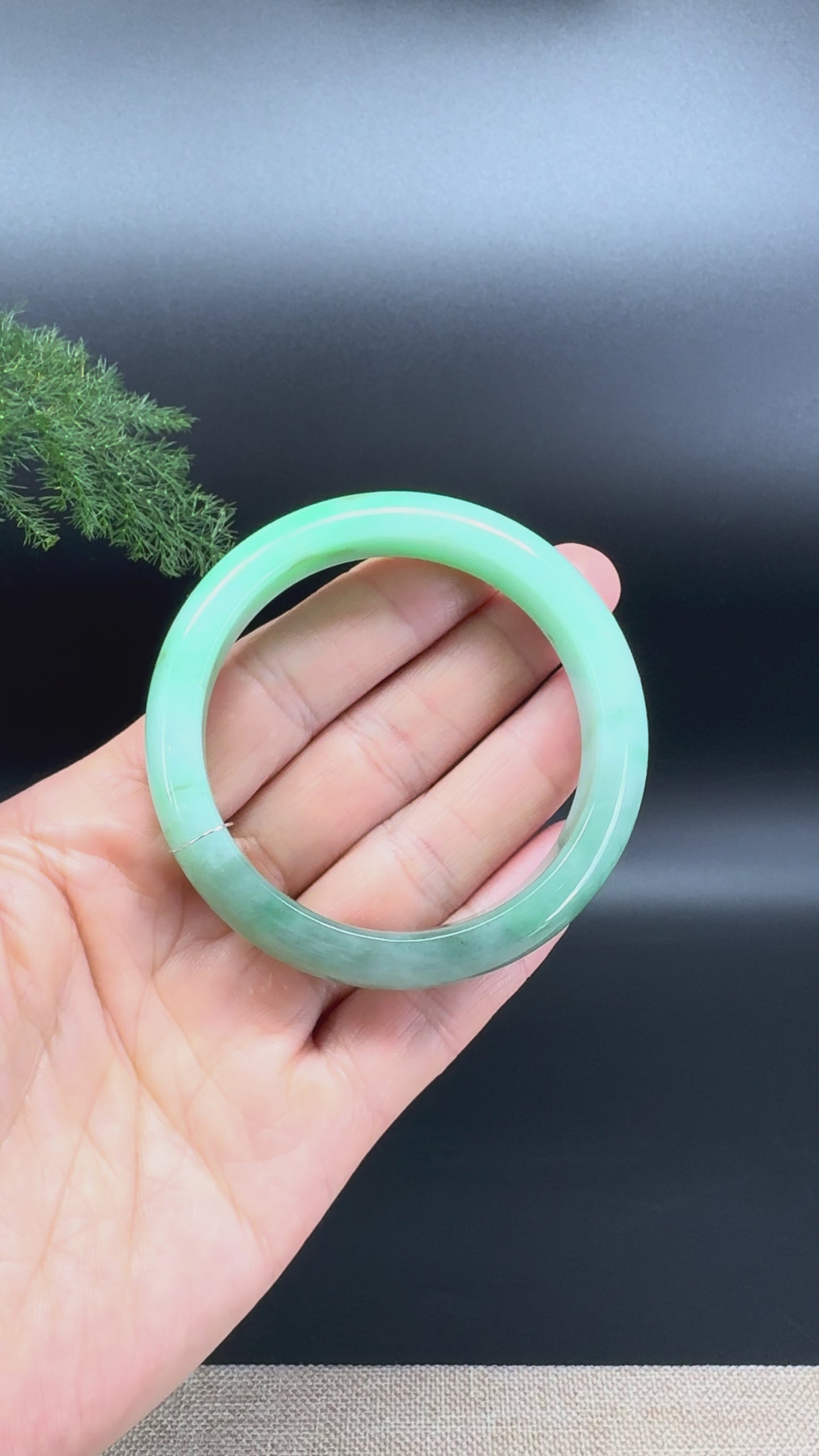 Load and play video in Gallery viewer, Genuine Burmese Green Jade Jadeite Bangle Bracelet (53.6mm)

