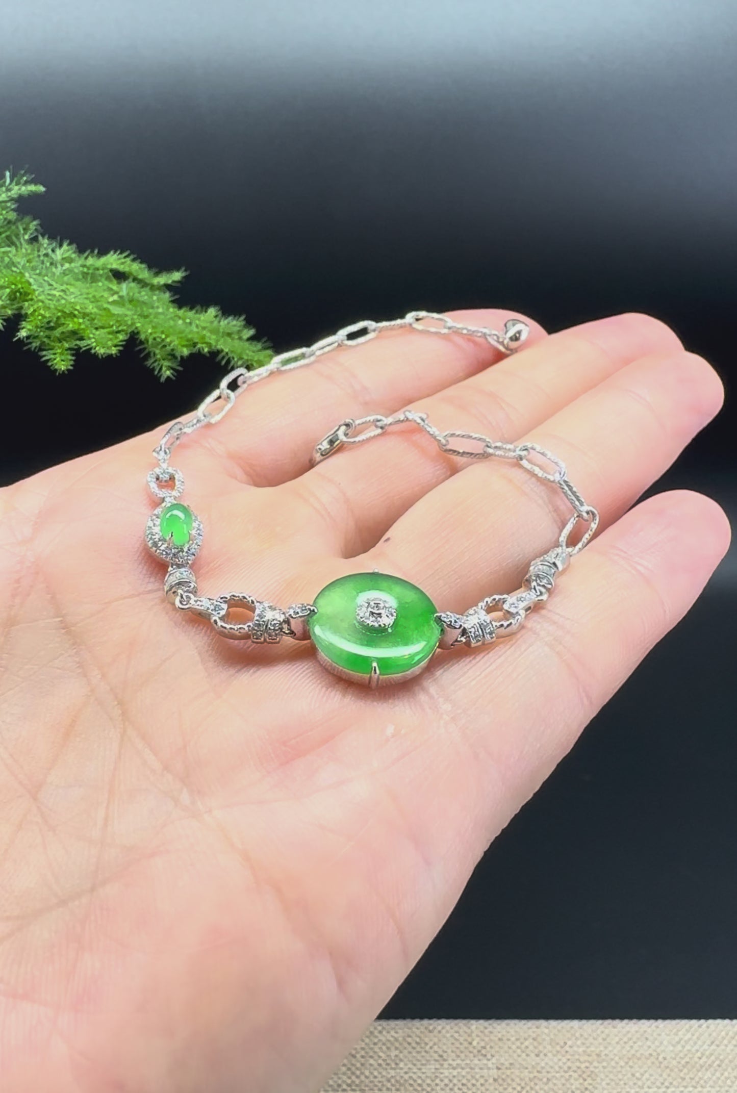 18K White Gold Imperial Green Koukou Jadeite Jade Bracelet With Diamonds