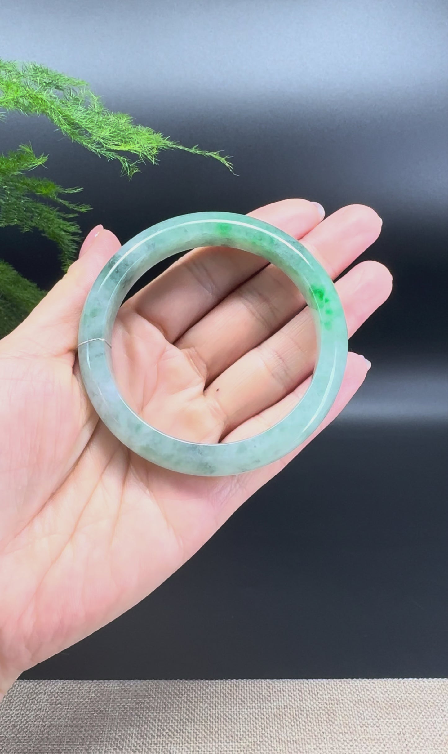 Load and play video in Gallery viewer, Genuine Burmese Green Jadeite Jade Bangle Bracelet ( 58mm )
