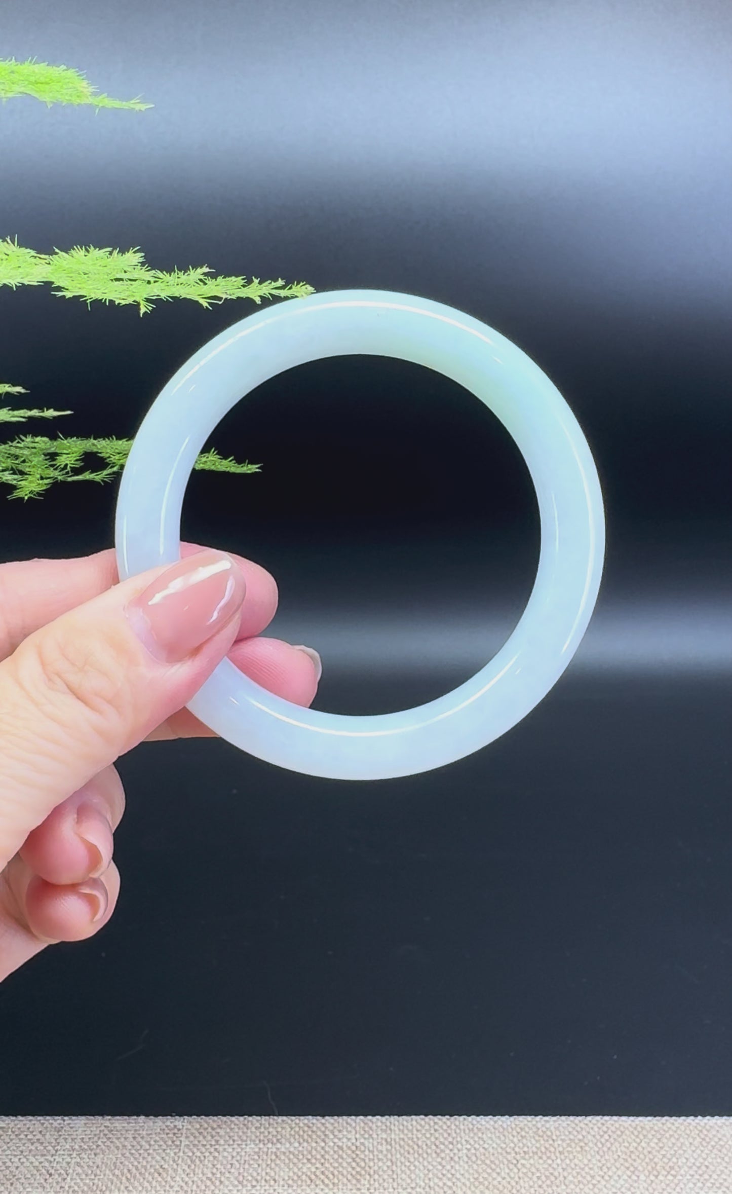 Load and play video in Gallery viewer, Genuine Burmese Green Jade Jadeite Bangle Bracelet ( 54.7mm )
