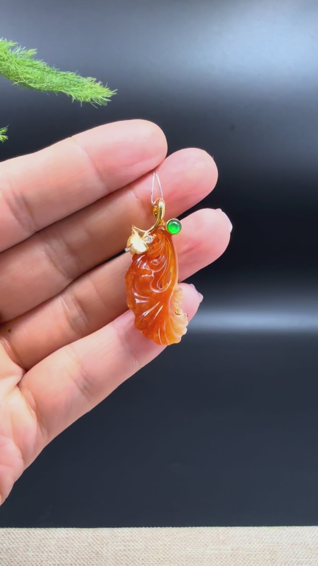 Load and play video in Gallery viewer, RealJade® &amp;quot;Ginkgo Leaf&amp;quot; 18K Yellow Gold Red Jadeite Jade Pendant Necklace
